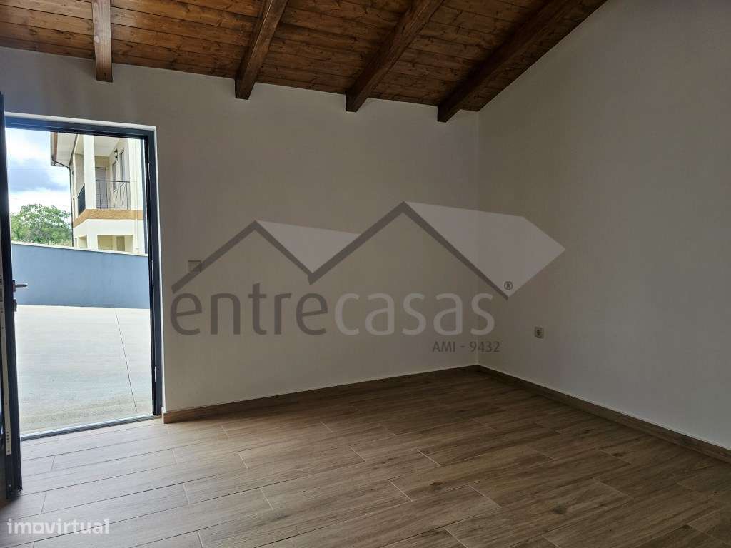 Moradia T3 em Pedra com Piscina | Candemil, Vila Nova de Cerveira-11