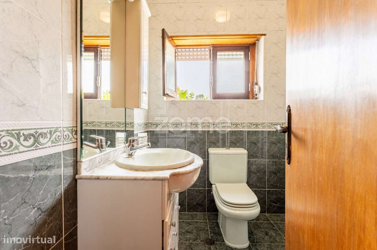 Moradia T4 em verdadeiro oásis urbano-24