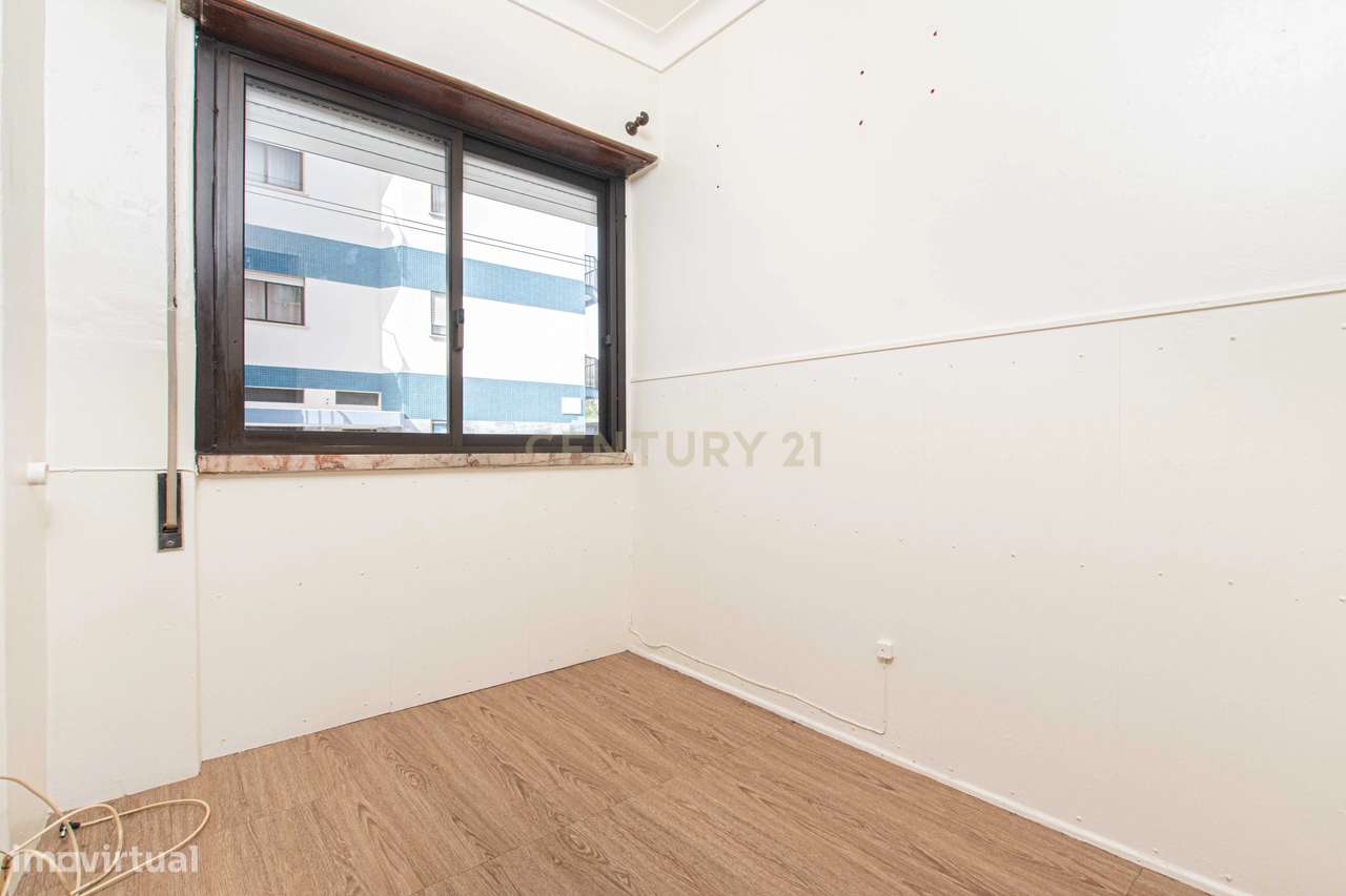 Oportunidade - T1 em Almada-8