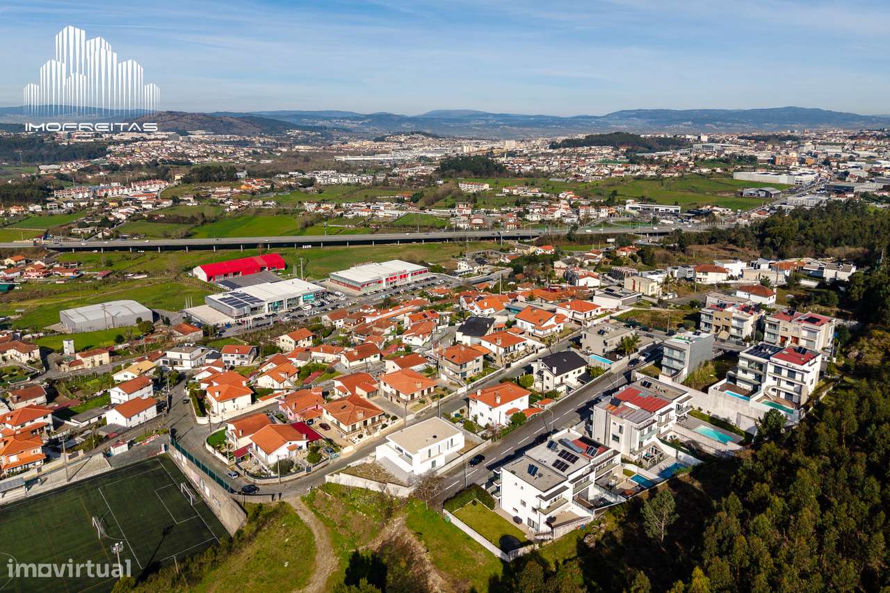 Moradia T4 de Luxo com Piscina numa das Melhores Zonas de Braga!-5