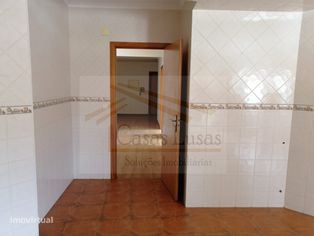 Apartamento T2 c/ Parqueamento e Terraço - Grande imagem: 5/17