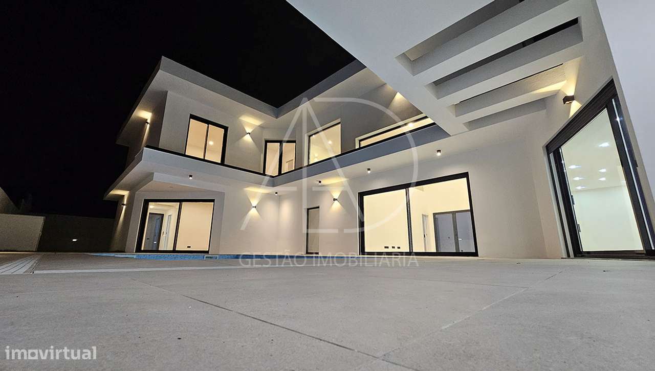 Moradia, 367 m², Corroios-29