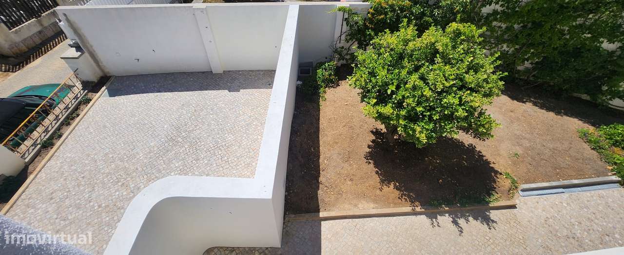 Moradia de Charme Reabilitada no centro da Parede com 434m² de Terreno-48