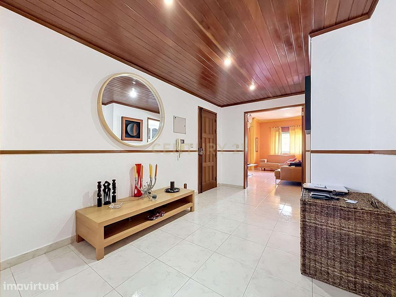 Apartamento T2 em em Paio Pires com excelentes áreas, perto de todas a-7