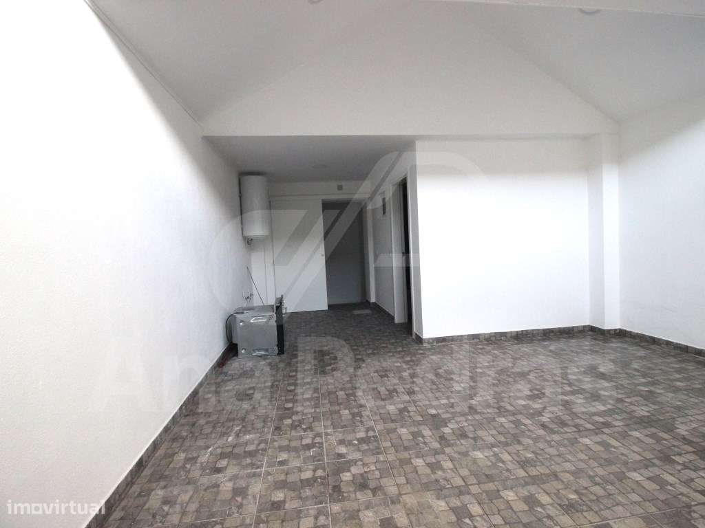 Moradia T2 Totalmente Reconstruída em Sarilhos Pequenos - Moita-5