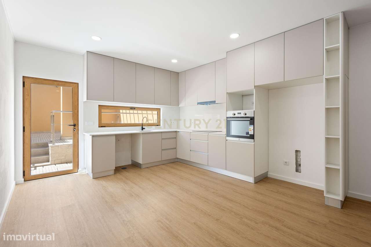 Moradia T3, NOVA - Alcoentre (centro) - Grande imagem: 1/10