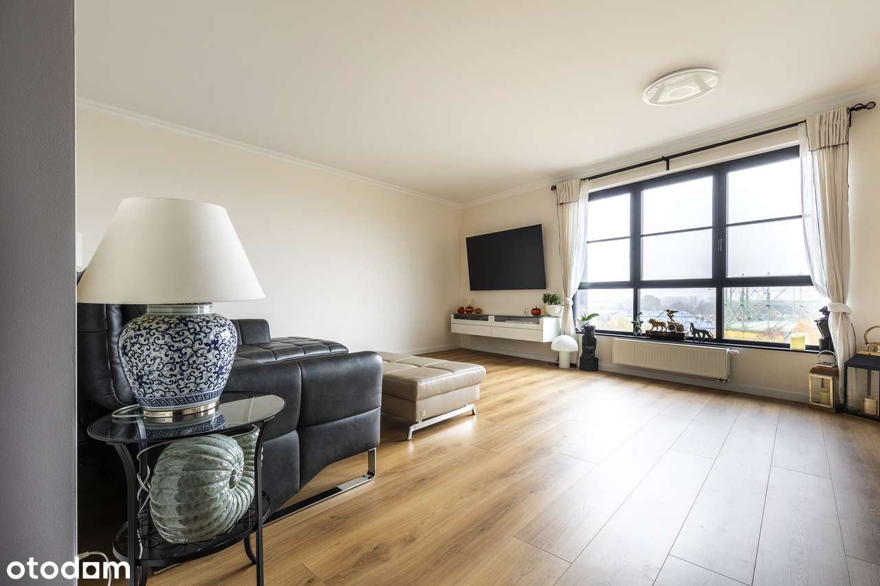 Doki Eurostyl, Młode Miasto, ul. ks. Jerzego Popiełuszki-0