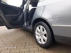 Volkswagen Passat 1.9 TDI Highline - 16