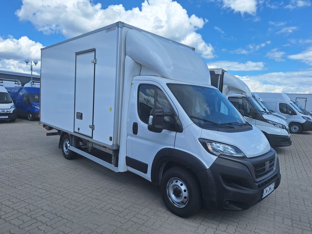 Fiat Ducato kontener z windą 750kg 8EP fv23% leasing krajowy niski przebieg Fiat Ducato 2,2 140KM kontener 8EP winda 750kg krajowy 1szy właściciel