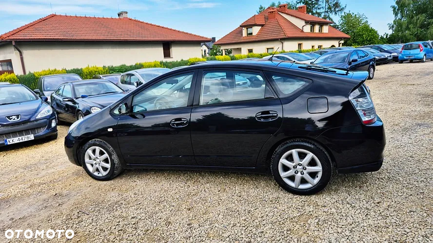 Toyota Prius (Hybrid) Executive - 12