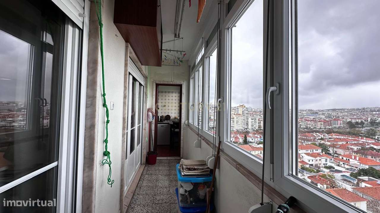 Apartamento T4 à Venda em Benfica – 9.º Andar com Vista Desafogada | E-31