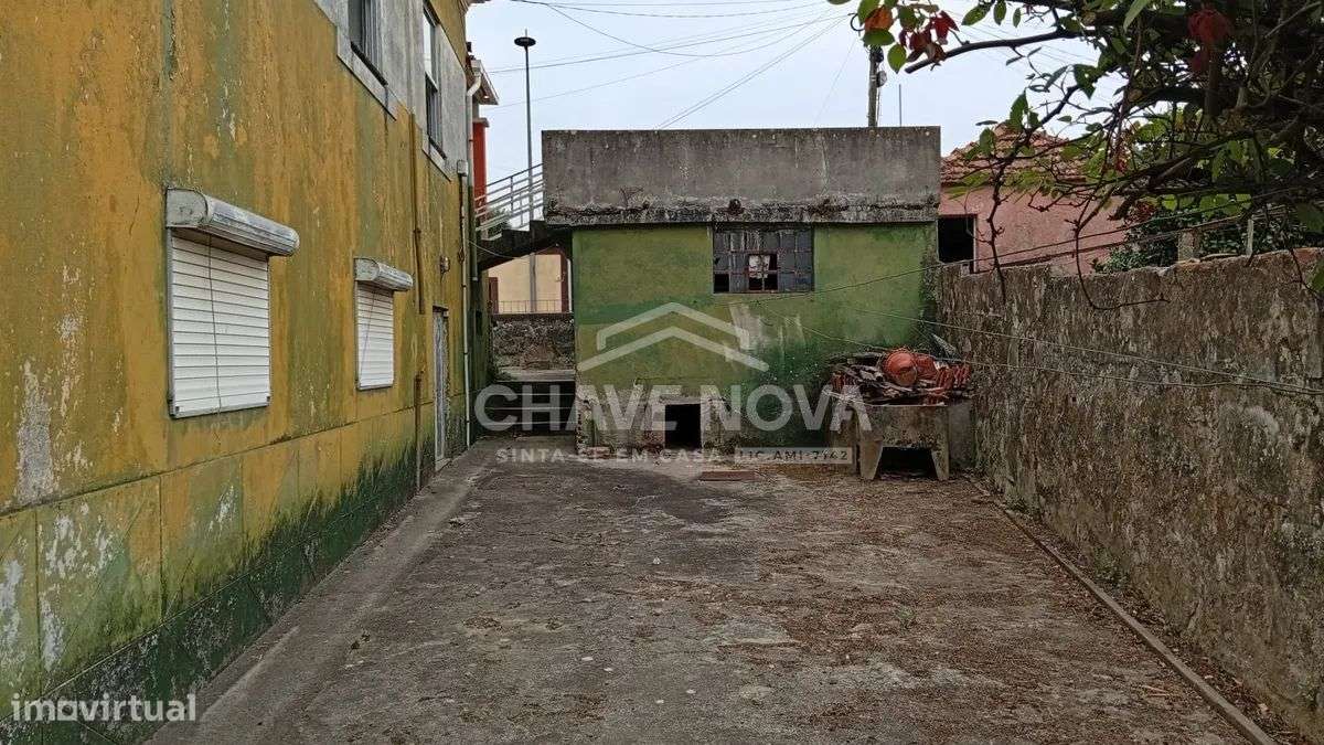 Moradia Isolada p/Recuperar em Valadares-26