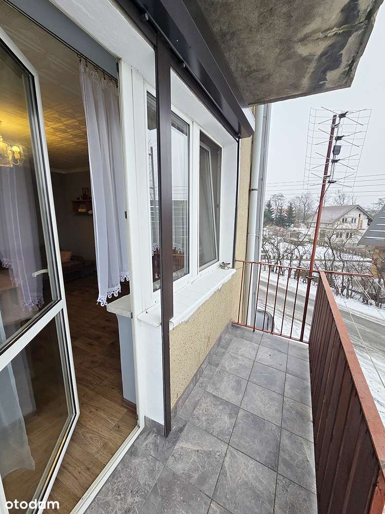 Z balkonem i budynkiem gospodarczym-14