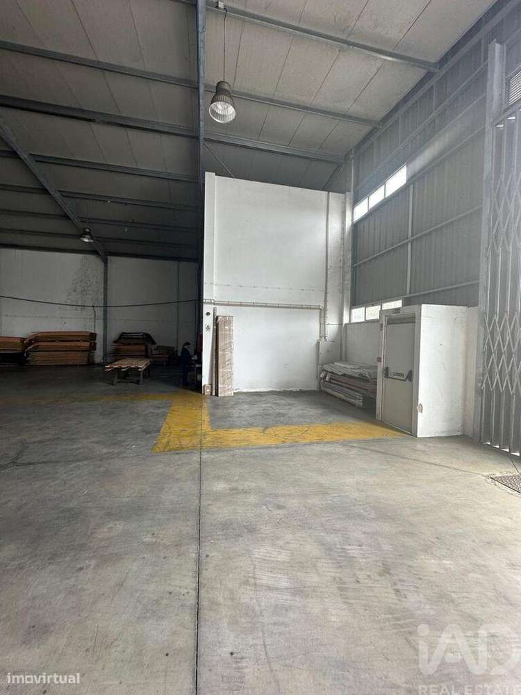 Armazém em Lordelo de 576,00 m2 - Grande imagem: 2/12