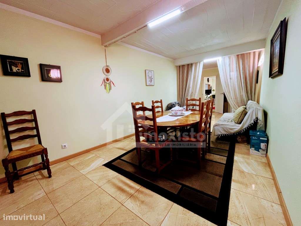 Moradia T4 pronta a habitar, com terreno e anexos em Figueiró dos V... - Grande imagem: 5/36