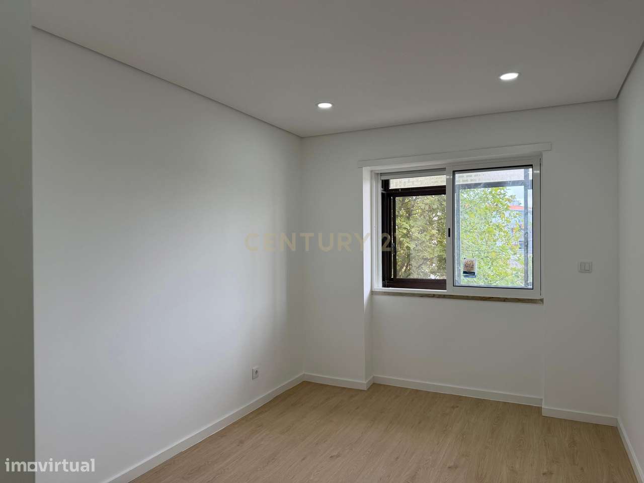 Apartamento T2 no Coração do Laranjeiro-10