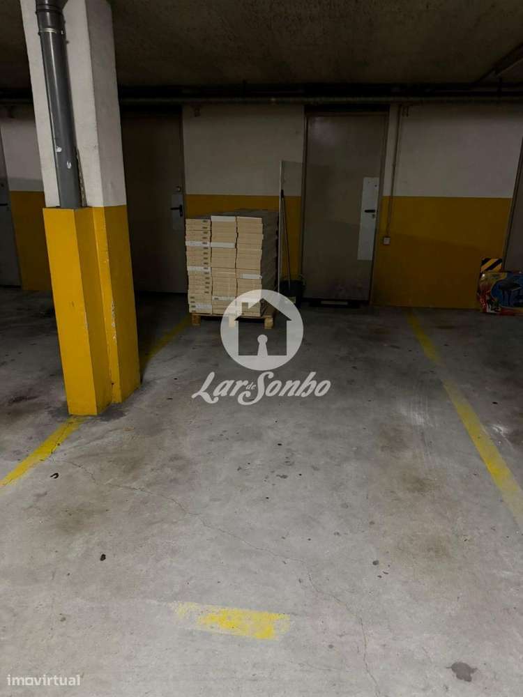 Apartamento T3 localizado em Montes Burgos-5