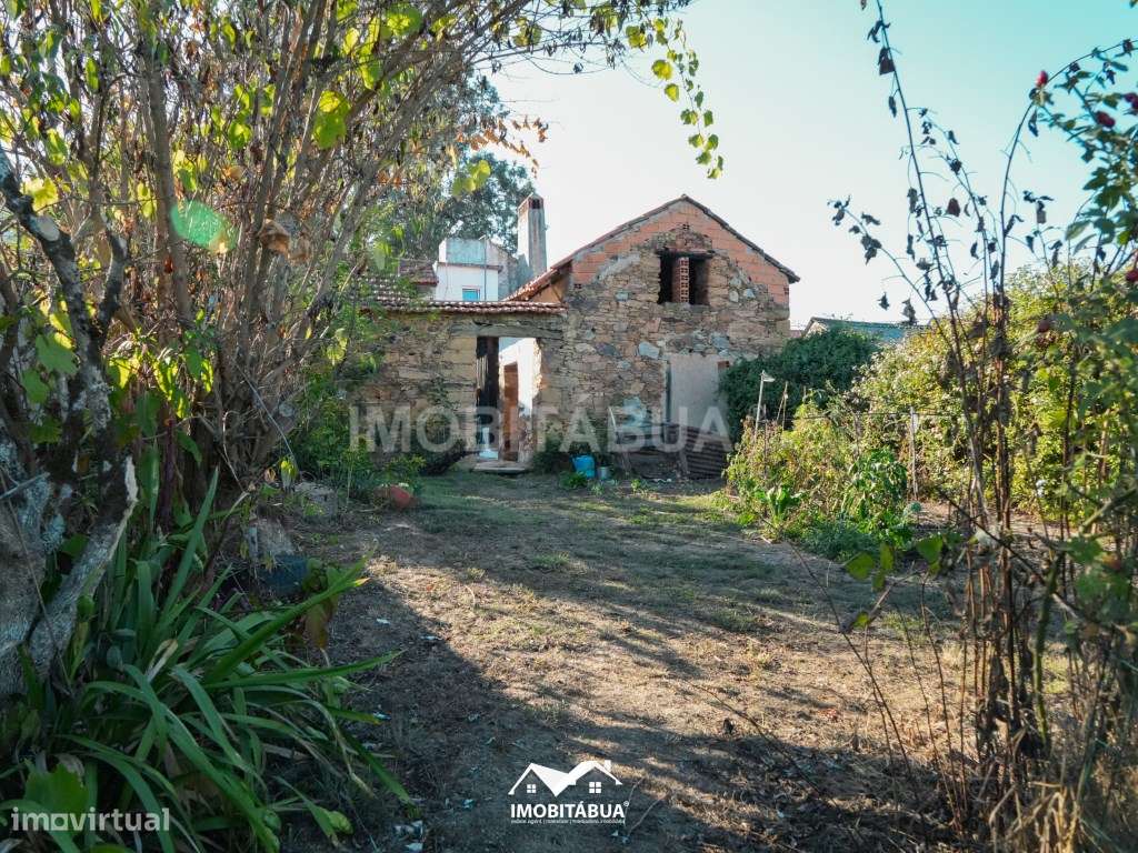 Casa Tradicional Portuguesa com Quintal, Vista e Muitos Detalhes Au...-34