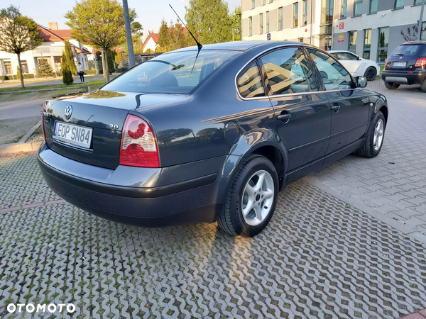 Volkswagen Passat 2.0 Comfortline - 11