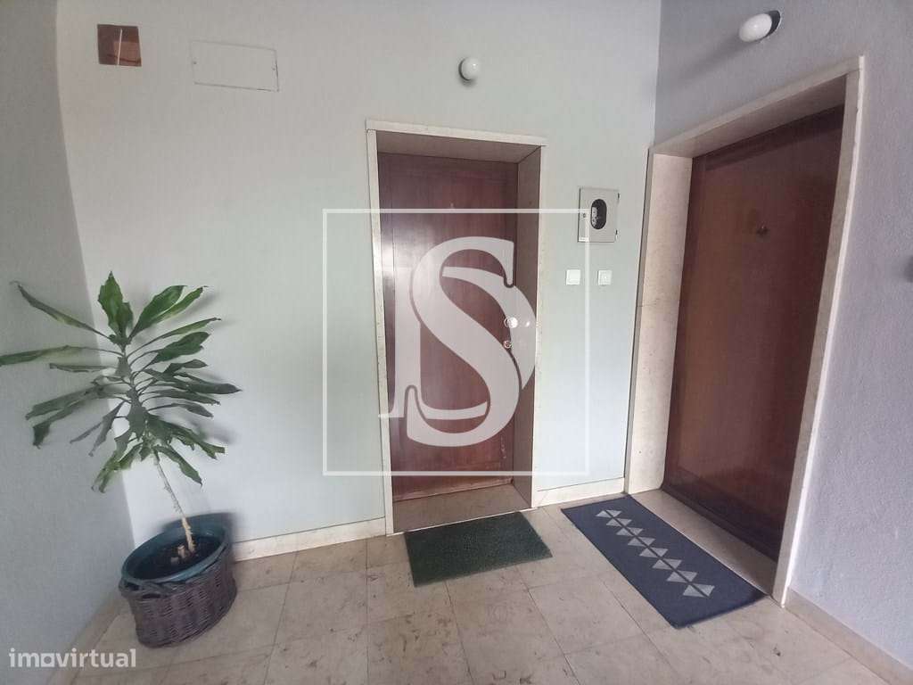 Apartamento T2 Remodelado no Coração do Montijo-2