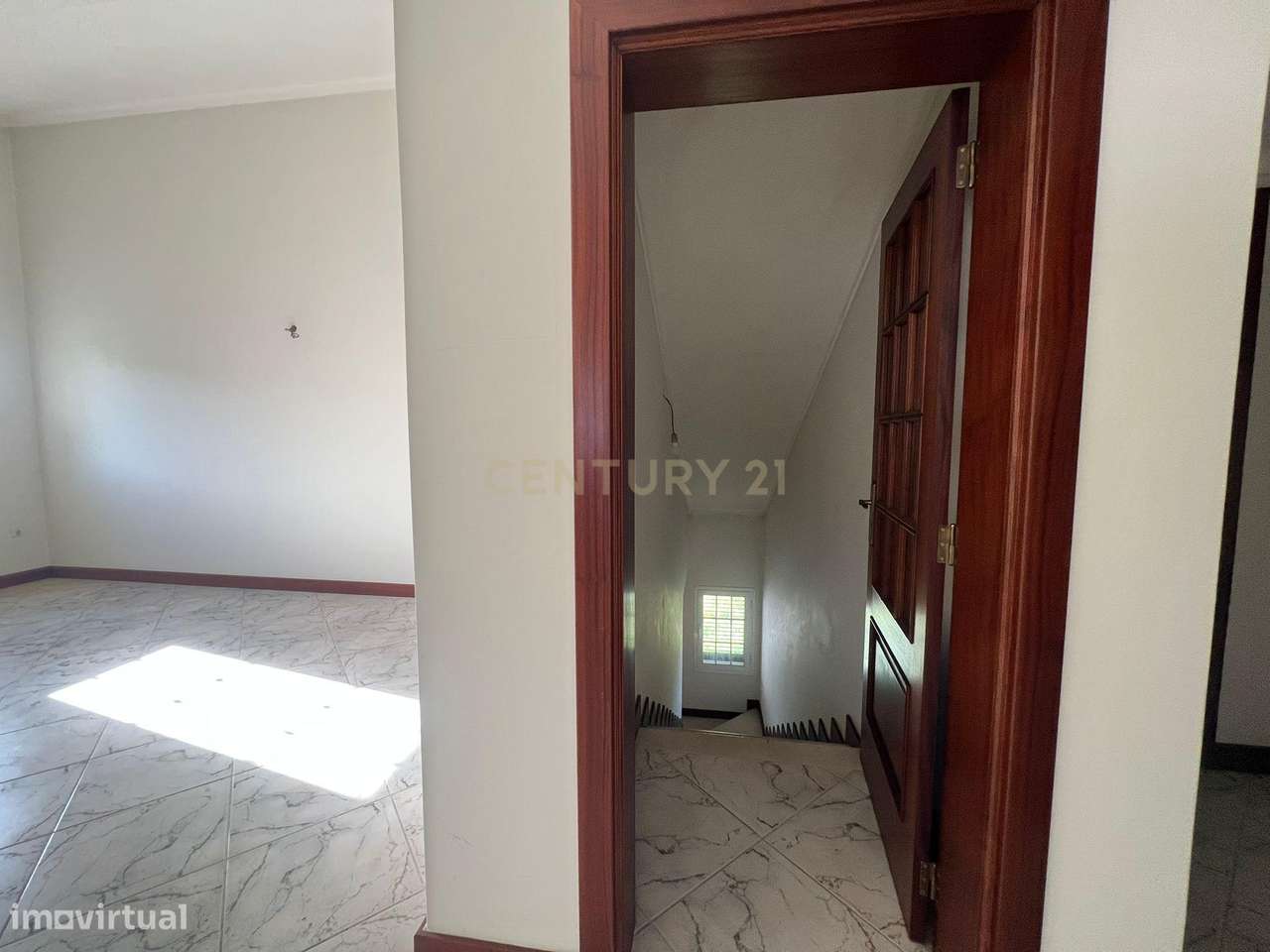 Moradia T4 com Vista Panorâmica – Conforto, Espaço e Localização Privi-22