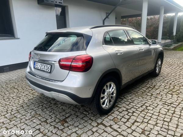 Mercedes-Benz GLA 180 d 7G-DCT AMG Line - 3