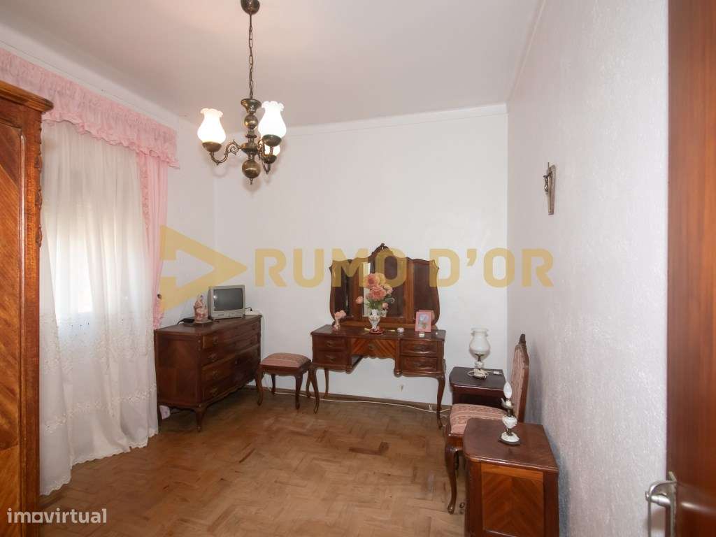 2 Moradias T3 para Recuperar em Penafirme da Ventosa, Alenquer-15