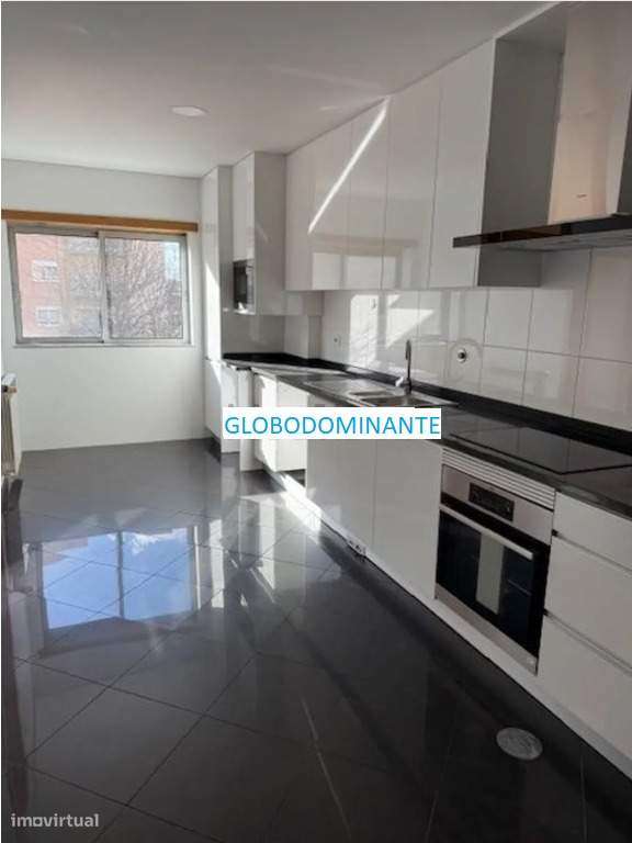 Apartamento T4 em S. Vítor em excelente localização-0