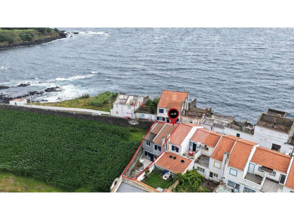 Moradia T4 com Garagem e Quintal nas Calhetas - Ribeira Grande-32