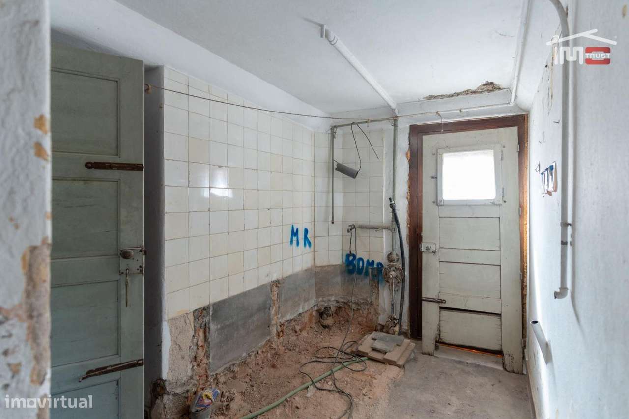 Casa Senhorial para Recuperar no Centro de Mira de Aire - Grande imagem: 5/35