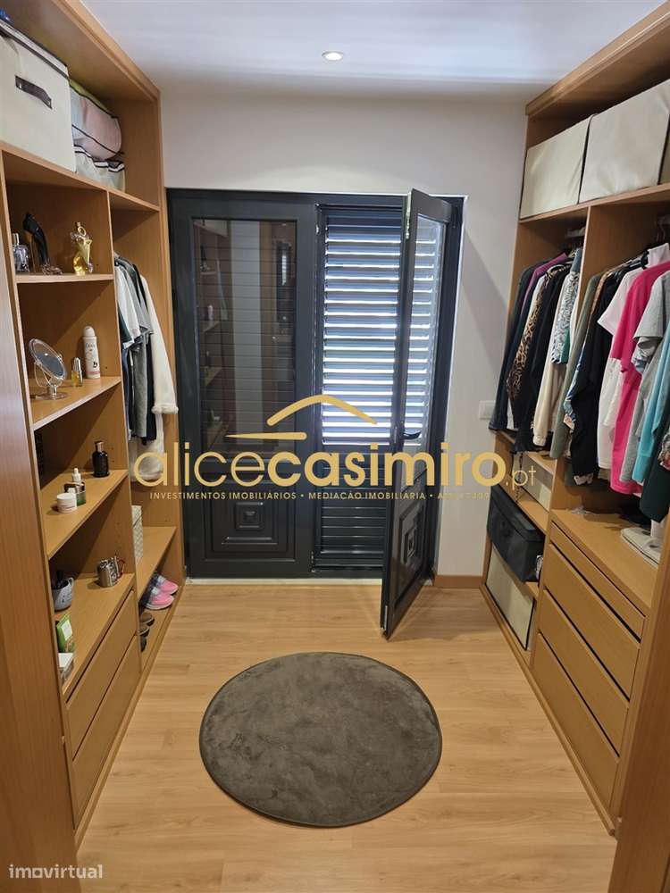 Moradia T4 - boas áreas- excelente estado!-35