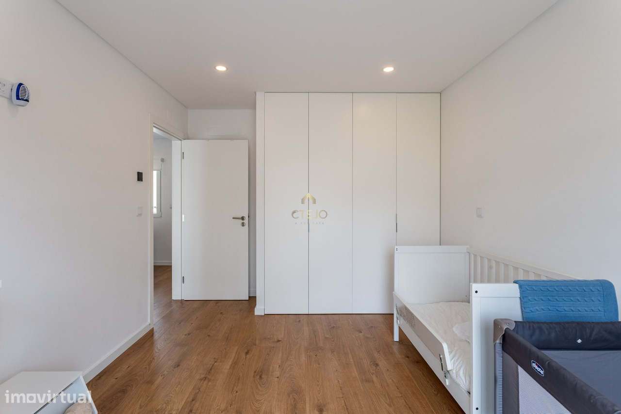 Moradia T2 Moderna com Pátio, Varanda e Chão Radiante – Bairro da Petr-28