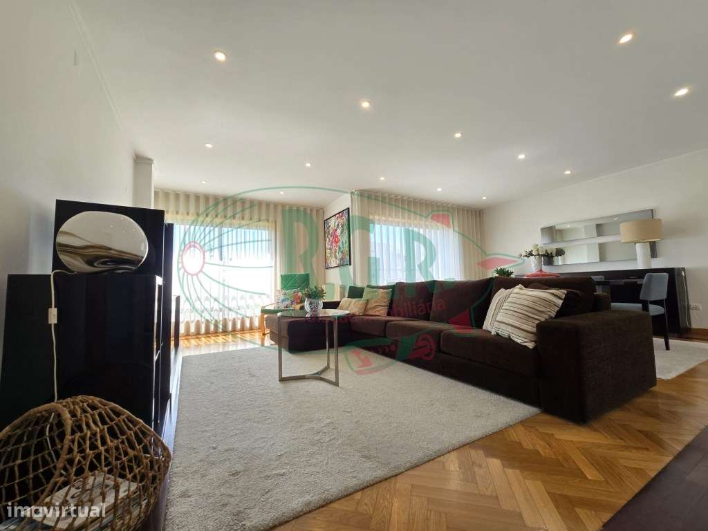 Apartamento T2| Lg Garagem 2 Carros | Localização Central São Cosme-5