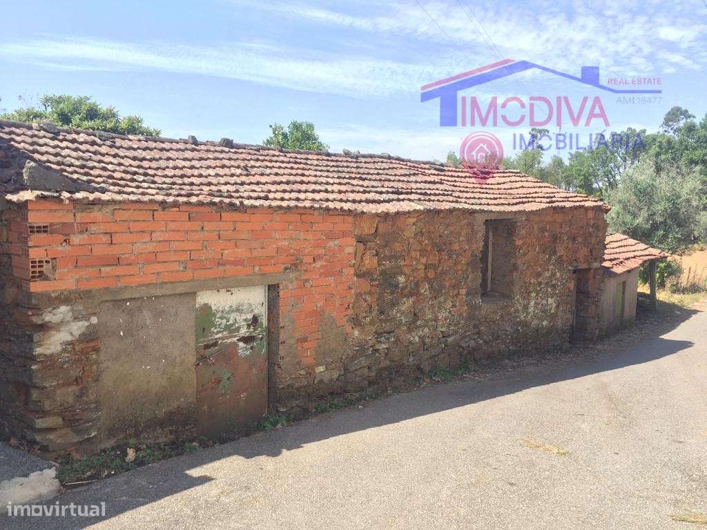 Casa em xisto para recuperar - Grande imagem: 2/14