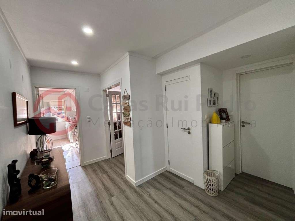 Apartamento T2 com arrecadação em Santa Marta do Pinhal, Corroios-17