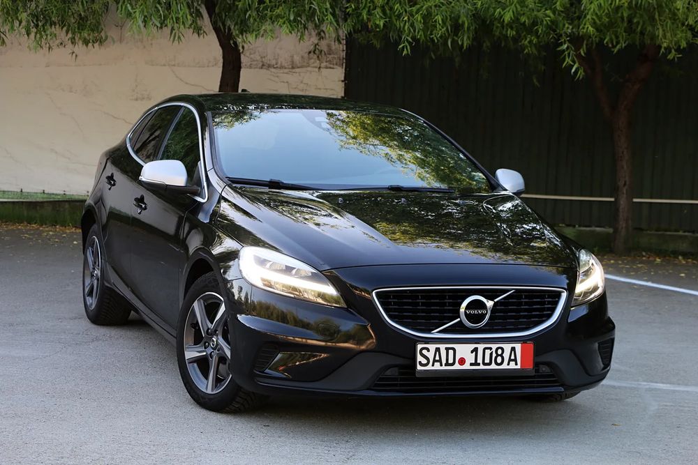 Volvo V40 II [2012 - Prezent] D3 Aut. R-Design 2018