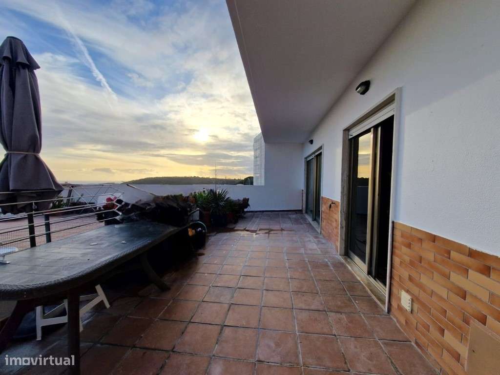 Apartamento T2 em Sesimbra com vista para o Castelo-11