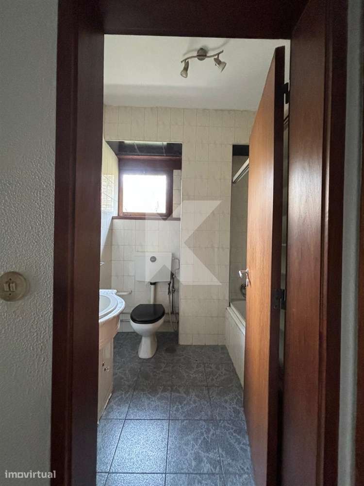 Apartamento T4 com garagem junto ao Rio Douro-10