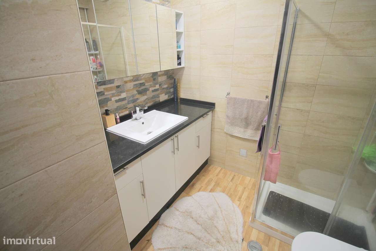 Apartamento T2 Central nas Mercês-12