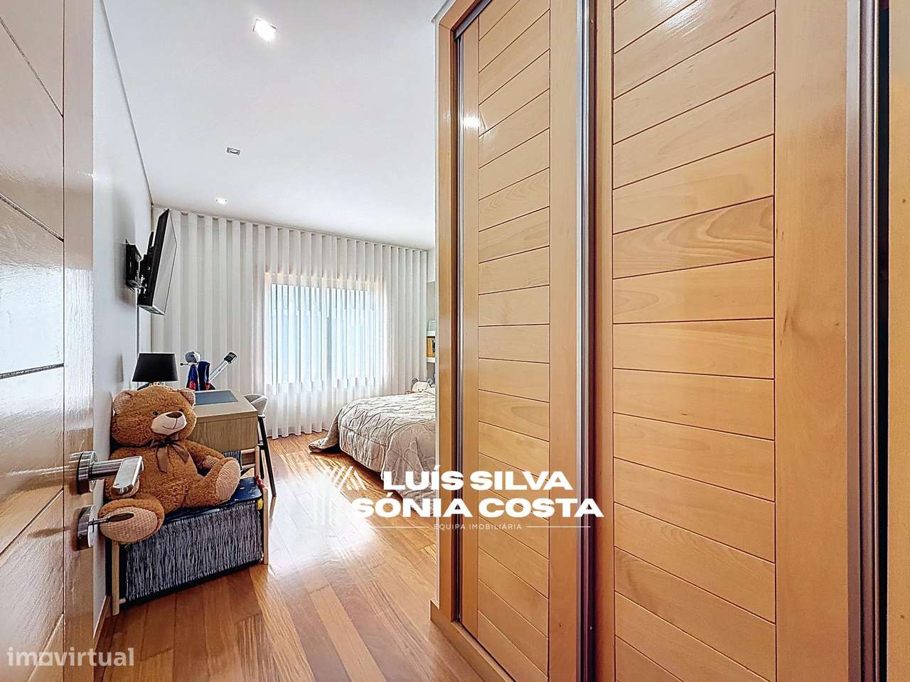 Moradia T4 Excelente Estado e Áreas | 2 Suites, Jacuzzi, Painéis...-21