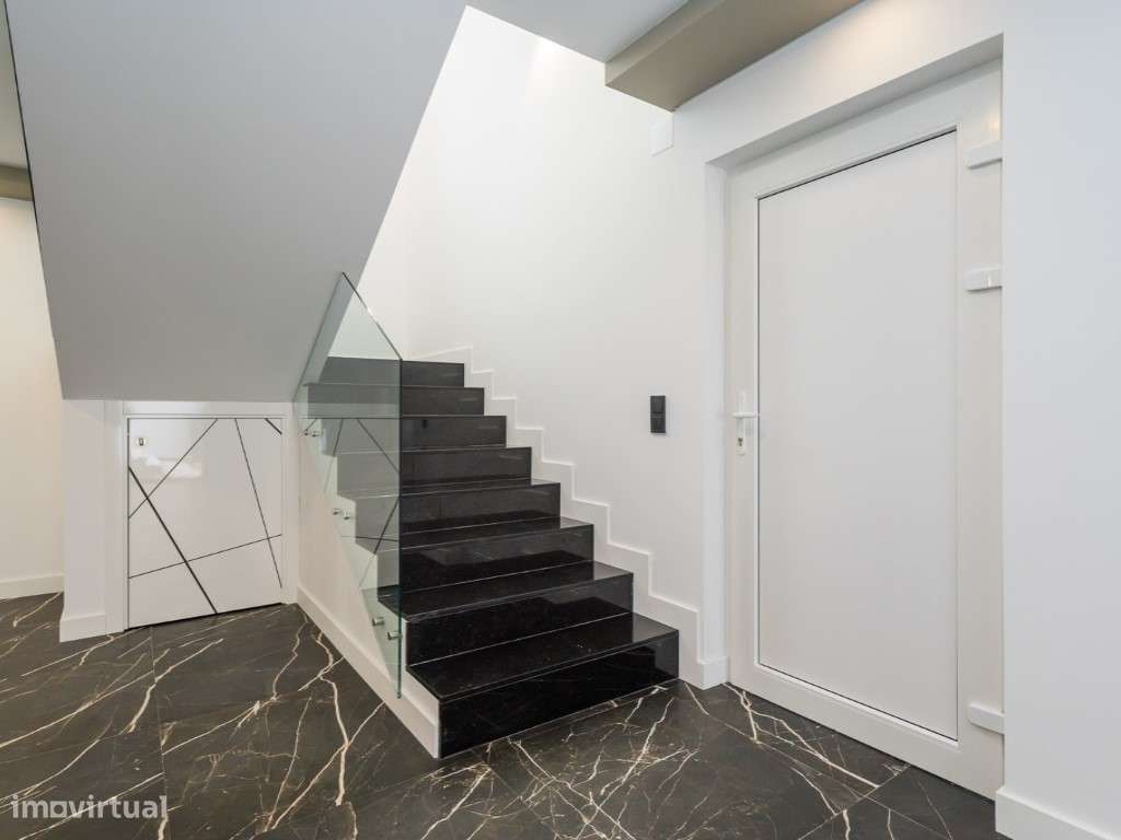 MORADIA NOVA T4 COM PISCINA - SERRA DE CASAL DE CAMBRA-17