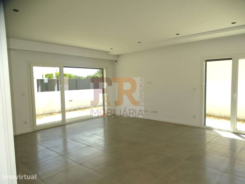 PRONTA!! Moradia Duplex T4 com Garagem, Quinta das laranjeiras Fern...-19
