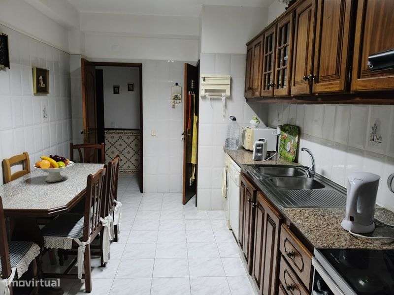 Apartamento T2 com boas áreas , Todo mobilado. - Grande imagem: 2/8