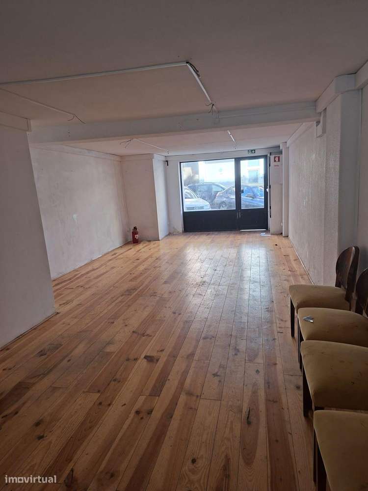 Loja em Campo de Ourique com pequeno espaço exterior - Grande imagem: 4/8