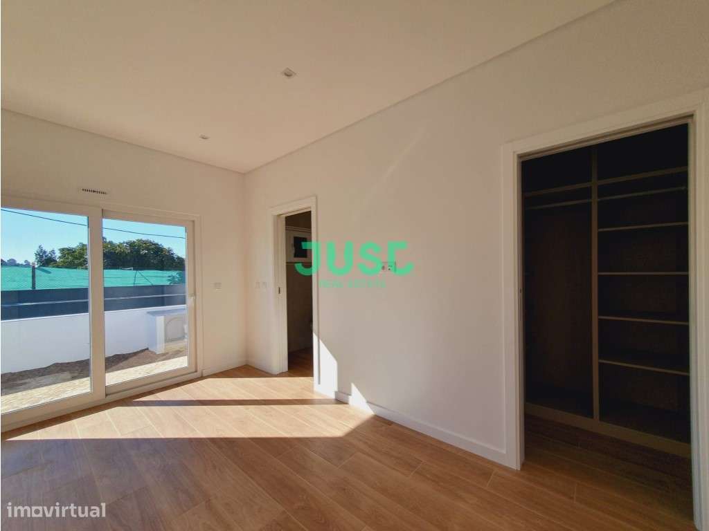 Moradia isolada, térrea, T3 com garagem e lavandaria em Fernão Ferr...-10