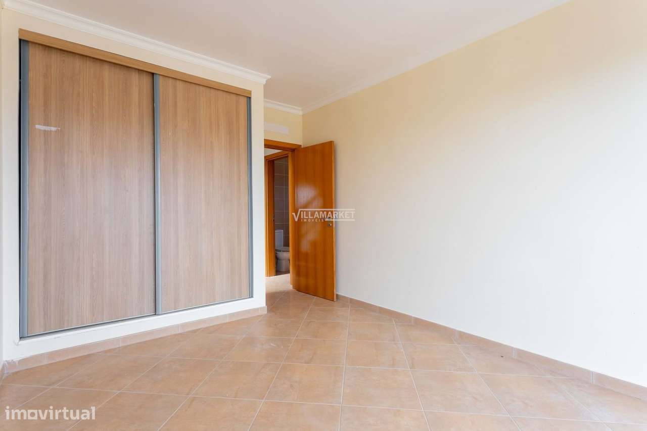 VILLA V3 composta por 2 andares com 435 m2 de terreno situada em Cotov-17