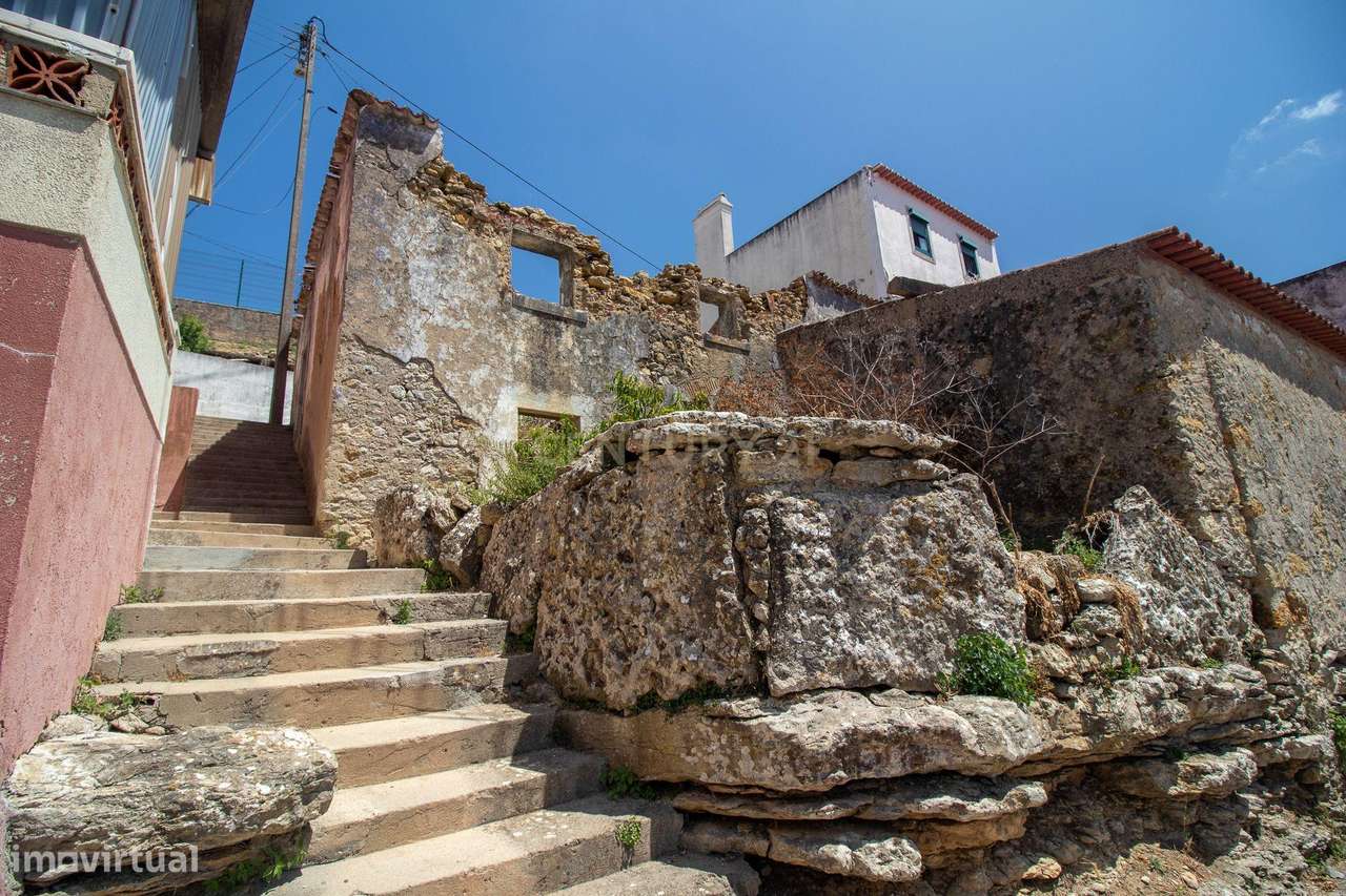 Moradia em Ruina no centro Histórico de Cheleiros - Grande imagem: 5/10