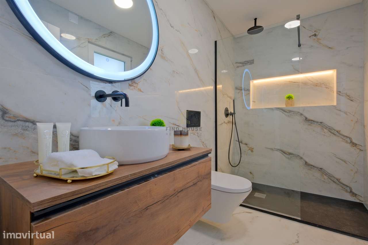 Moradia T4 de Luxo Totalmente Remodelada na Herdade da Aroeira-28