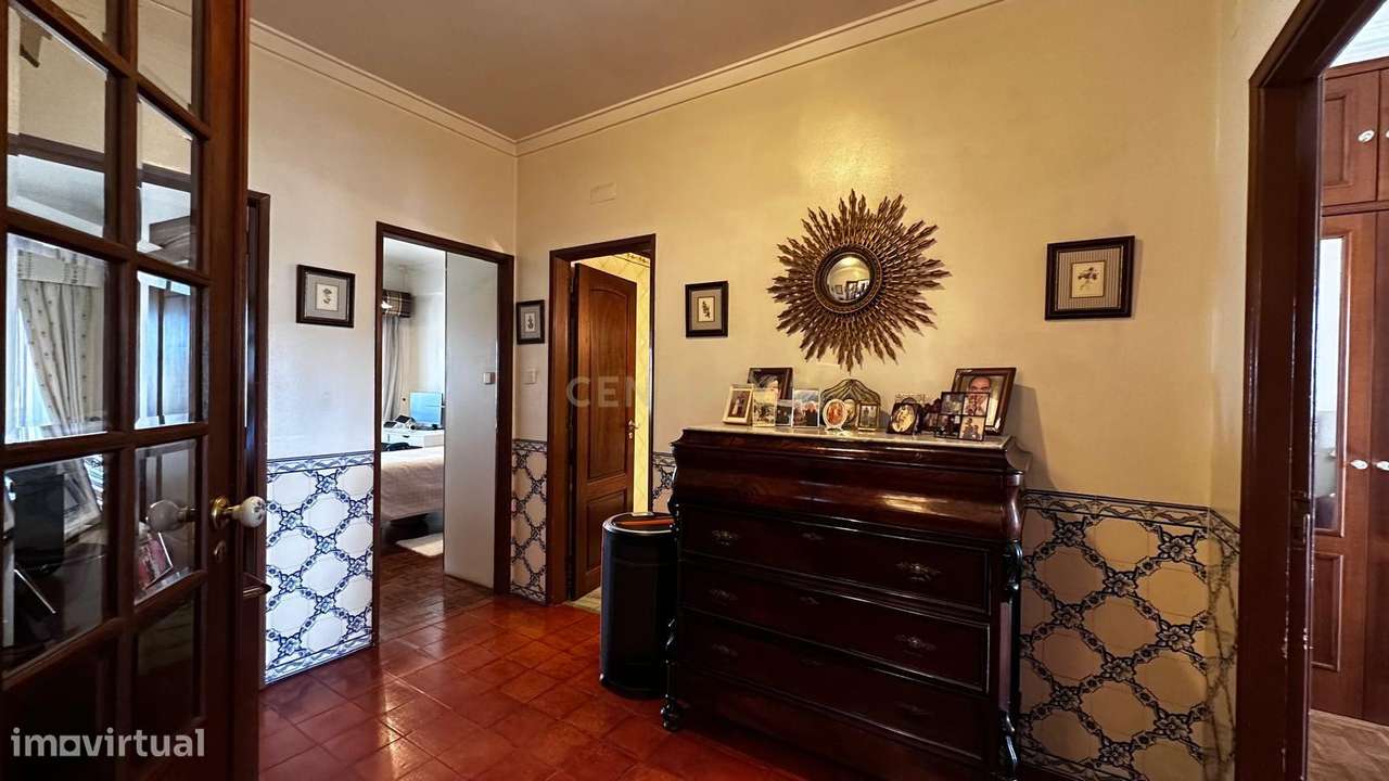 Apartamento T4 à Venda em Benfica – 9.º Andar com Vista Desafogada | E-7