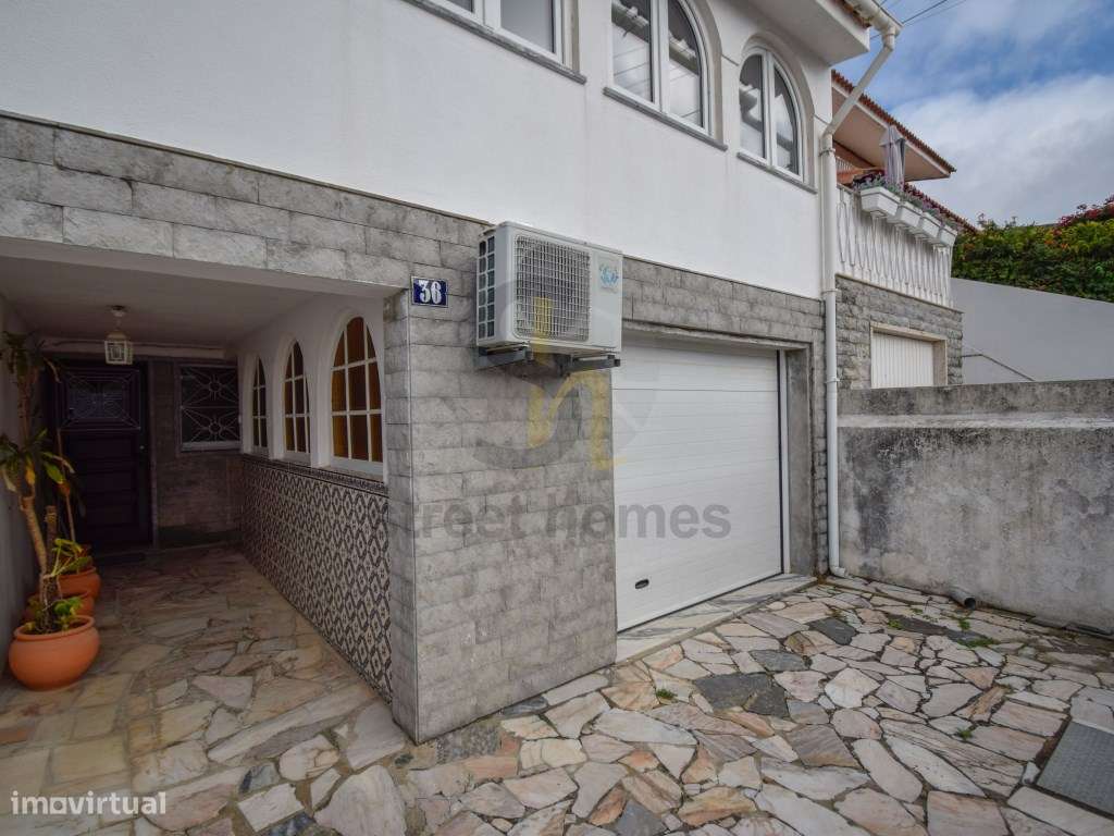 Moradia espaçosa com 2 pisos mais sótão , garagem e espaço exterior...-2